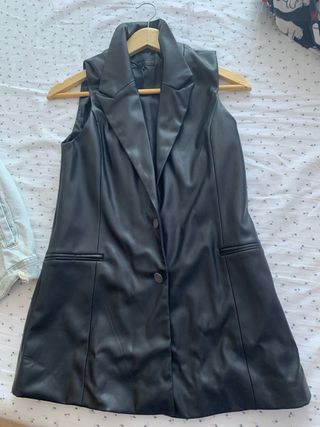 Chaleco de cuero negro