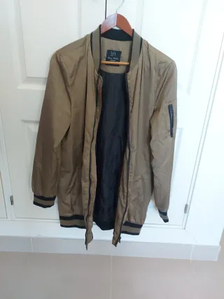 Chaqueta bomber verde oliva ift