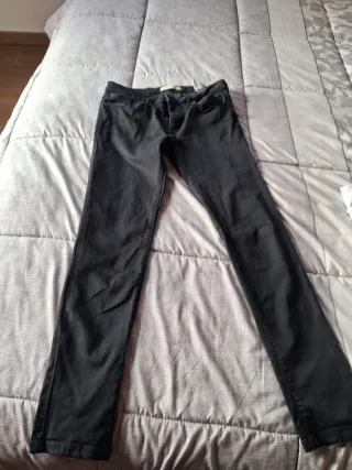Pantalón vaquero negro