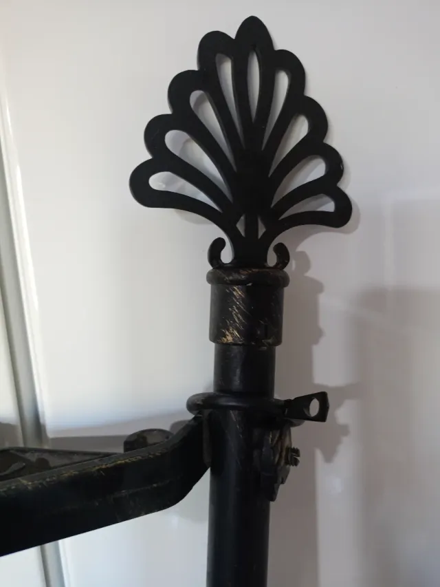 Barra de cortina metálica negra