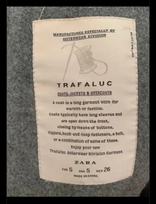 Anorak Zara verde con capucha