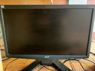 Pacchetto PC: Monitor, Tastiera, Mouse e Altoparlanti