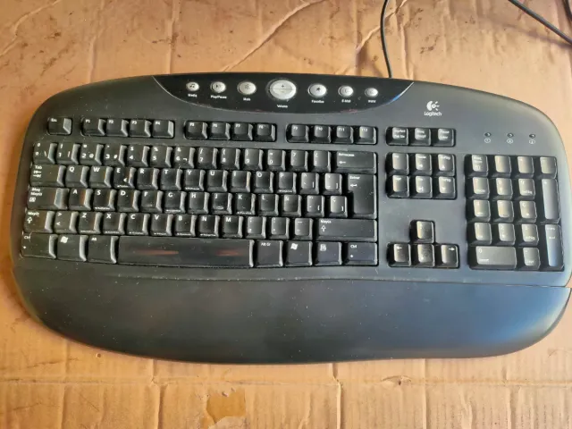 Pacchetto PC: Monitor, Tastiera, Mouse e Altoparlanti