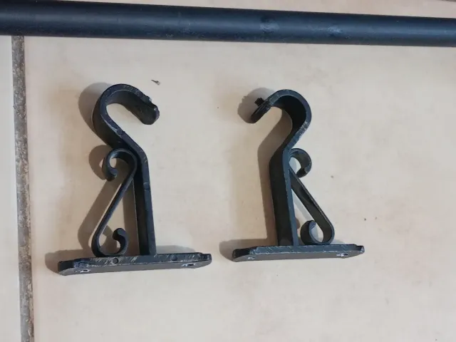 Barra de cortina metálica preta