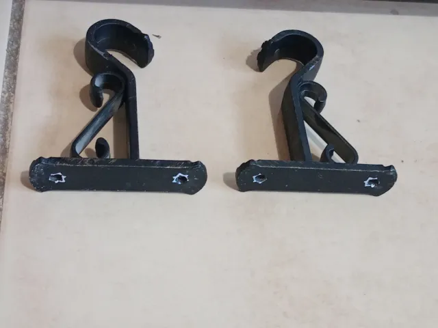 Barra de cortina metálica preta