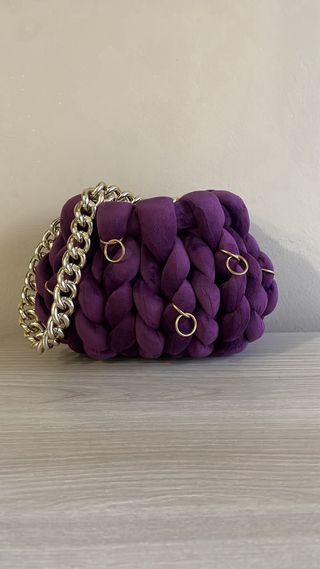 Borsa fatta a mano viola con catena argento