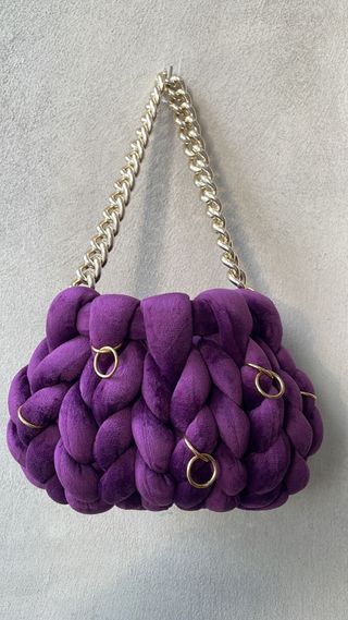 Borsa fatta a mano viola con catena argento