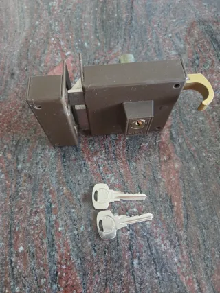 Cerradura Yale Marrón con 2 Llaves