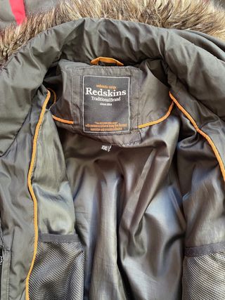 Parka Redskins Negra con Capucha y Pelo