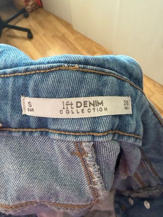 Mono vaquero desgarrado