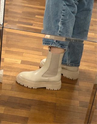 Botas chelsea cuero beige suela track