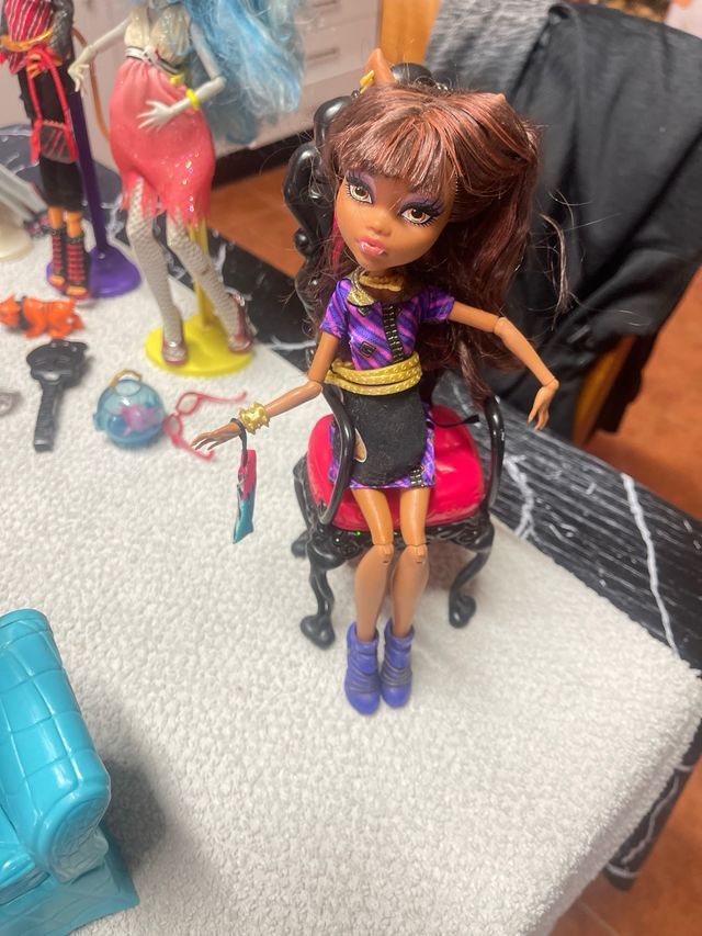 Lotto di 14 bambole Monster High + accessori