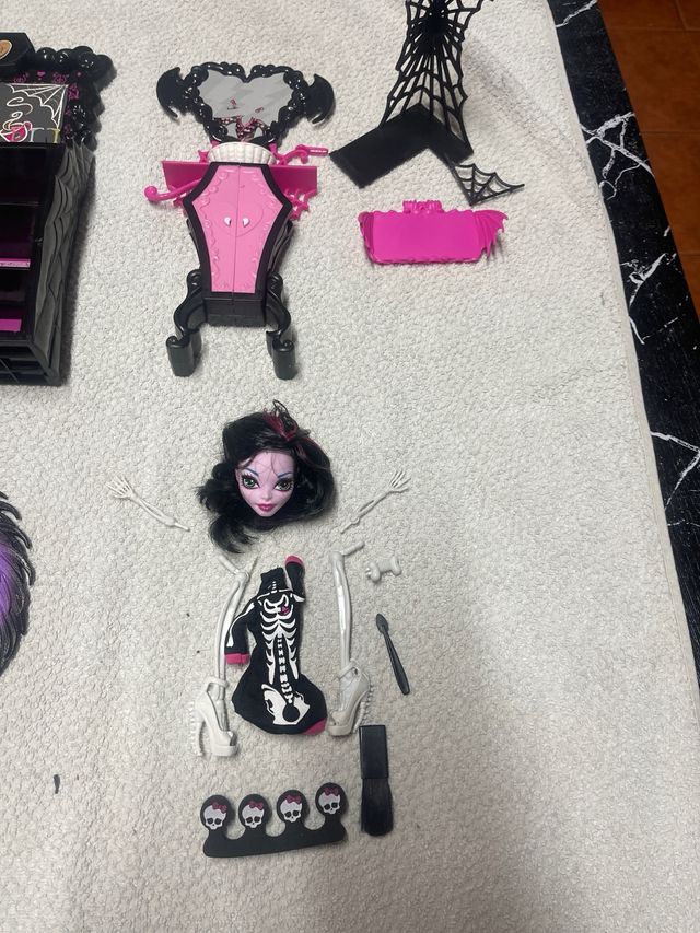 Lotto di 14 bambole Monster High + accessori