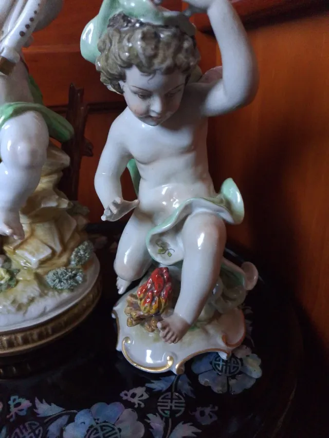 Lott di antiche figure di cherubini musicali