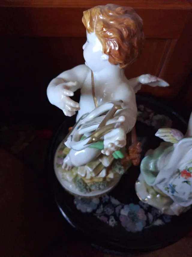 Lott di antiche figure di cherubini musicali