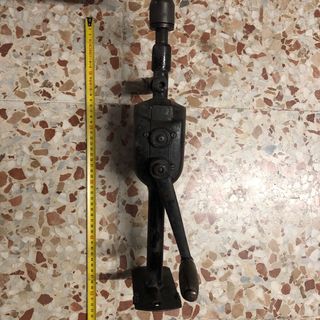 Taladro manual antiguo de manivela