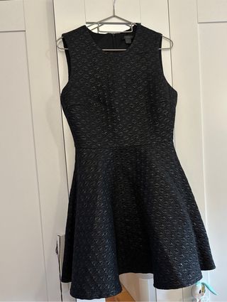 Vestido de fiesta negro sin mangas