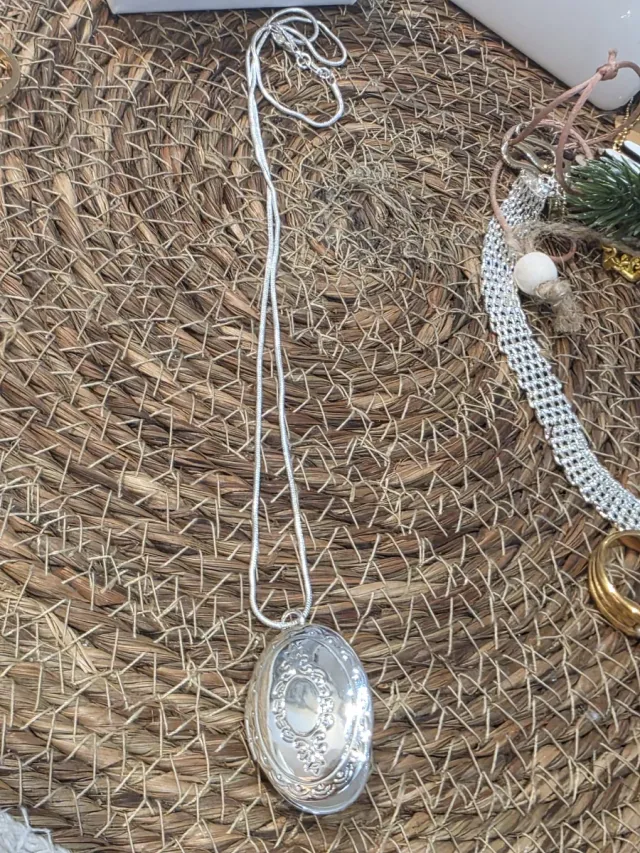 Colar de prata relicário antigo