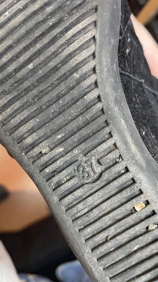 Botines negros plataforma tachas