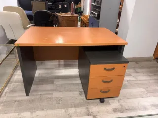 Mesa escritorio madera y metal con cajonera