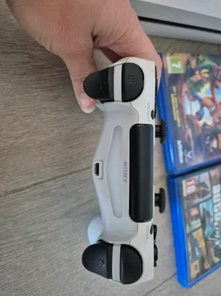 PS4 (PlayStation 4) Blanca +CRASH + GTA V.