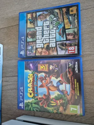 PS4 (PlayStation 4) Blanca +CRASH + GTA V.