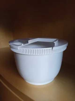 Ciotola per mixer in plastica bianca