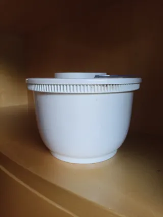 Ciotola per mixer in plastica bianca