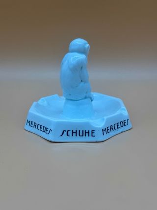 Posacenere pubblicitario Fraureuth Saxony “Mercedes Schuhe” scimmia porcellana Art Déco