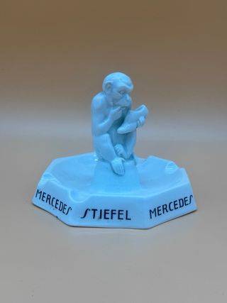 Posacenere pubblicitario Fraureuth Saxony “Mercedes Schuhe” scimmia porcellana Art Déco