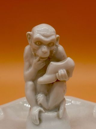 Posacenere pubblicitario Fraureuth Saxony “Mercedes Schuhe” scimmia porcellana Art Déco