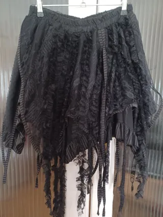 Falda gótica capas y flecos de encaje