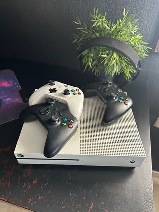 Xbox One S Blanca  3 Mandos de Xbox One