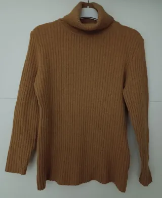 Jersey de cuello alto marrón mujer