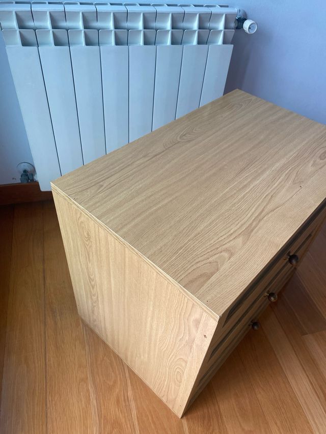 Cómoda baja de madera con 3 cajones