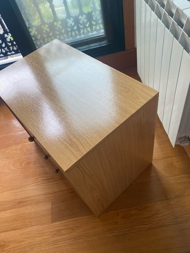 Cómoda baja de madera con 3 cajones