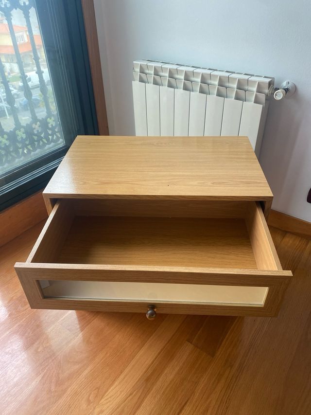 Cómoda baja de madera con 3 cajones