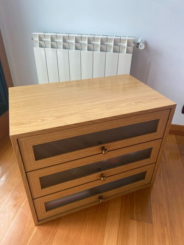 Cómoda baja de madera con 3 cajones