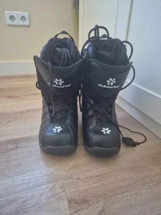 Botas de Snowboard Negras y Blancas