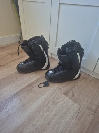 Botas de Snowboard Negras y Blancas