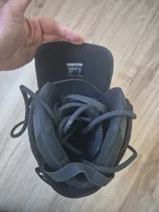 Botas de Snowboard Negras y Blancas