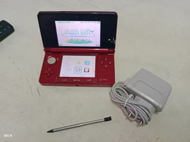 Nintendo 3DS Roja+cargador+lapiz