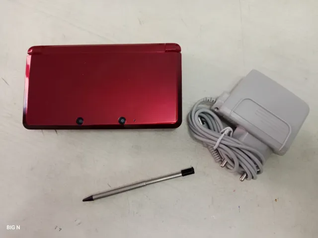 Nintendo 3DS Roja+cargador+lapiz