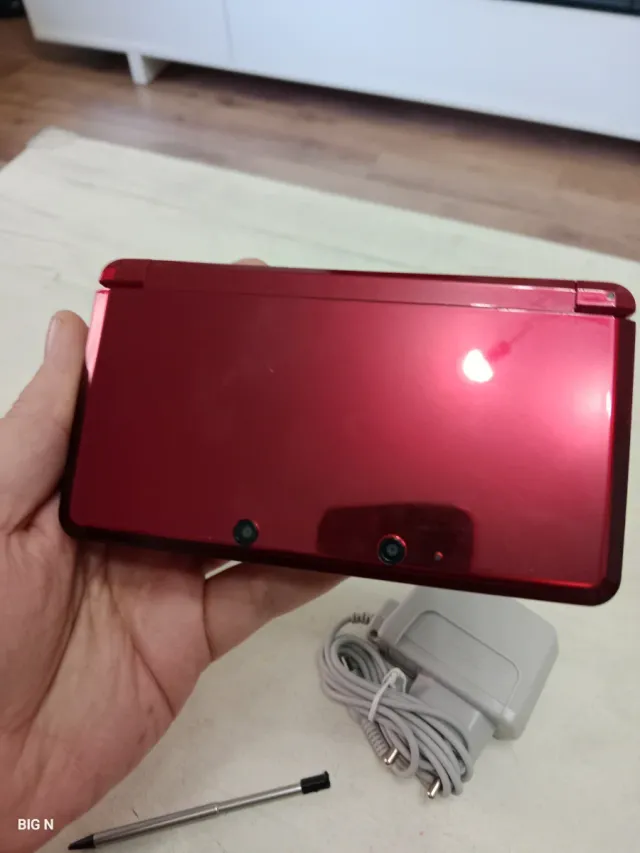 Nintendo 3DS Roja+cargador+lapiz
