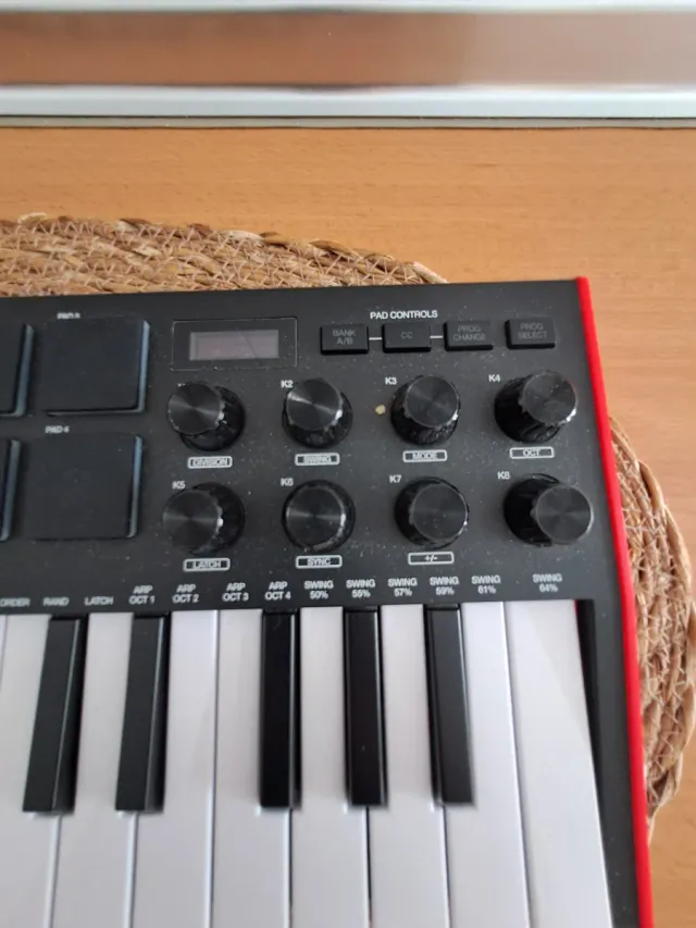 Teclado AKAI MPK mini