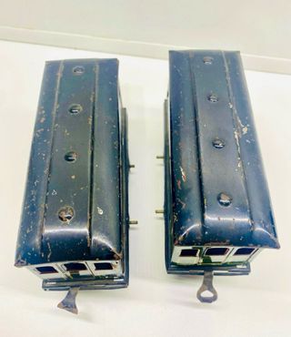 Dos vagones de pasajeros tren Paya. Años 30-40