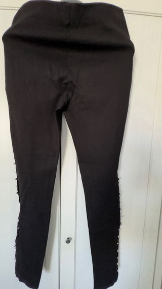 Leggings negros con perlas