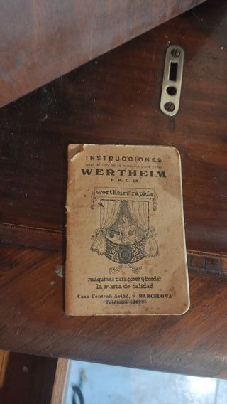 Máquina de coser Wertheim antigua