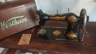 Máquina de coser Wertheim antigua