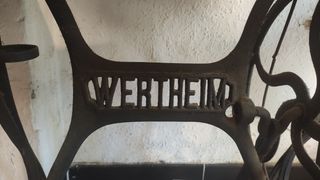 Máquina de coser Wertheim antigua